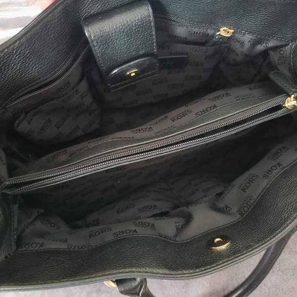 Micheal Kors purse - Picture 2 of 2